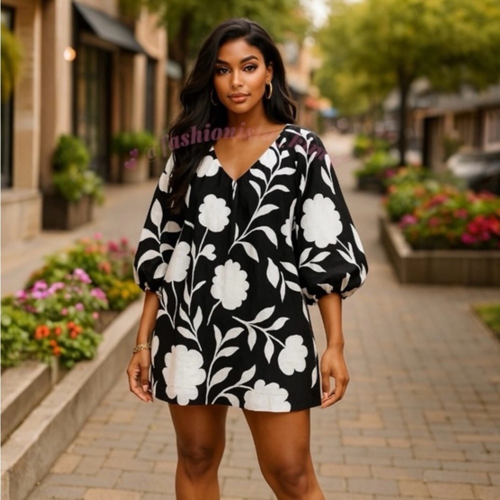 New with tags! Super stylish Kate Spade Black and White Floral Puff Sleeve Dress